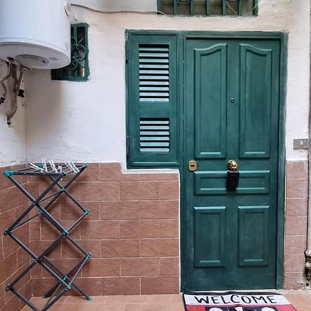 Donnaluisa Apartment Наполи Екстериор снимка