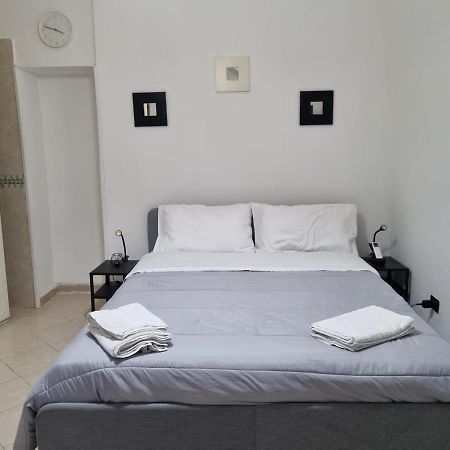 Donnaluisa Apartment Наполи Екстериор снимка