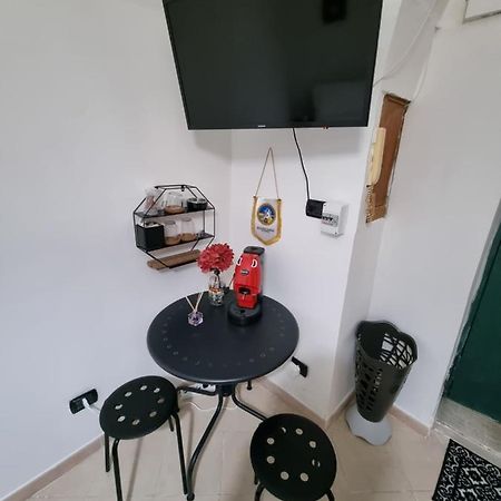 Donnaluisa Apartment Наполи Екстериор снимка