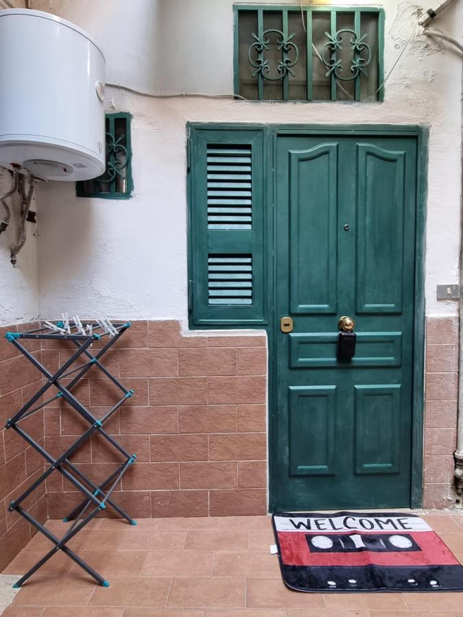 Donnaluisa Apartment Наполи Екстериор снимка