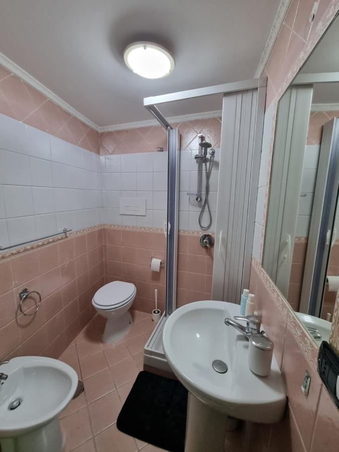 Donnaluisa Apartment Наполи Екстериор снимка