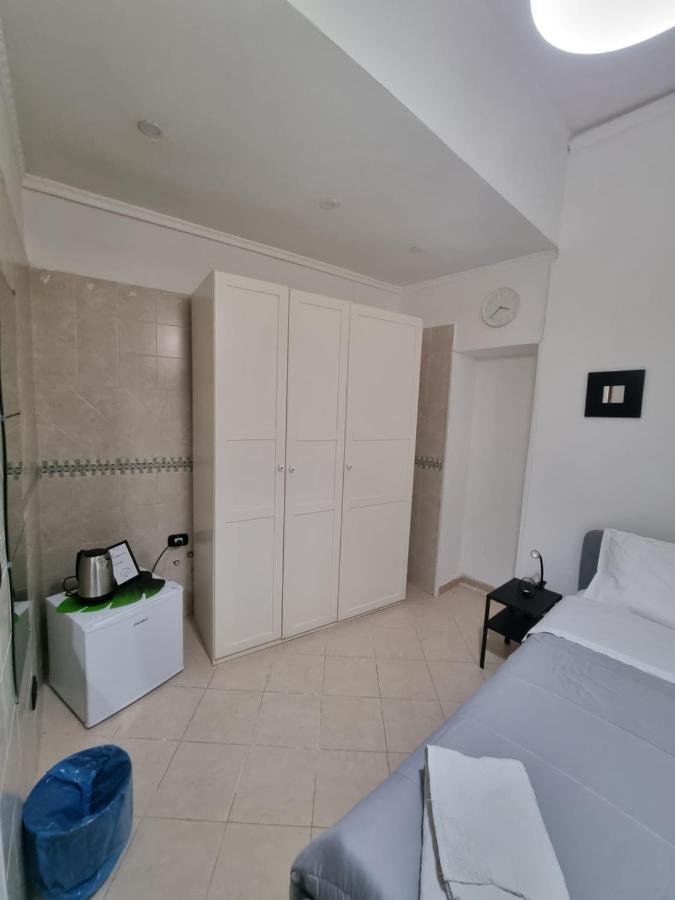 Donnaluisa Apartment Наполи Екстериор снимка
