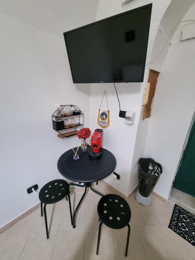 Donnaluisa Apartment Наполи Екстериор снимка